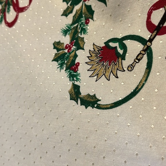Holiday/Christmas tablecloth. - Picture 5 of 9